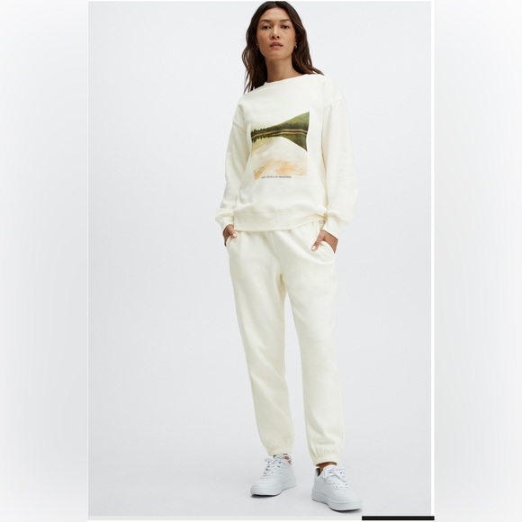 Eco Go-To Crewneck Sweatshirt - Bone - Medium - EUC - Picture 1 of 9